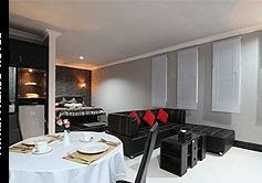 Suite with dining area